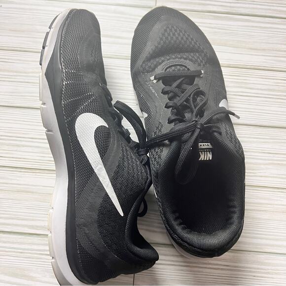 Nike Training Flex Women's Black and WHite Athletic Sporty Sneaker Sz 8.5 - Picture 5 of 10